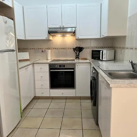 Limnaria Villas - Large Modern And Comfy 2 Bed Apartment *