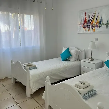 Apartment Limnaria Villas - Large Modern And Comfy 2 Bed Paphos
